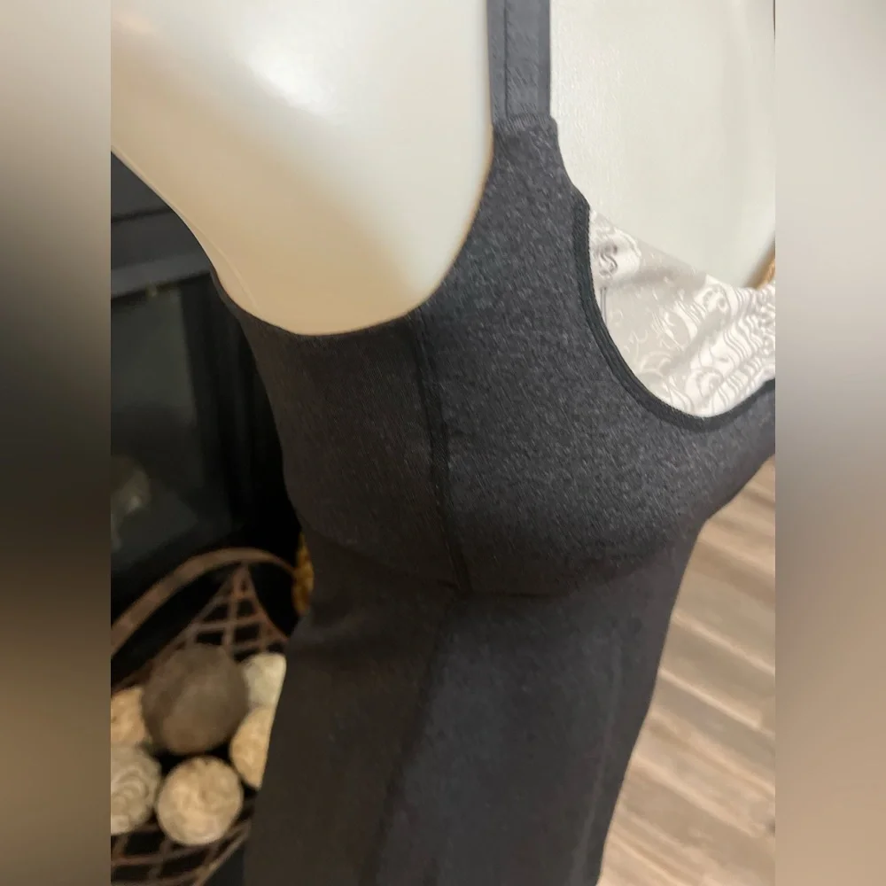 Lululemon Athletica Tank Womens 4 with Built in Sports Bra - Picture 2 of 8